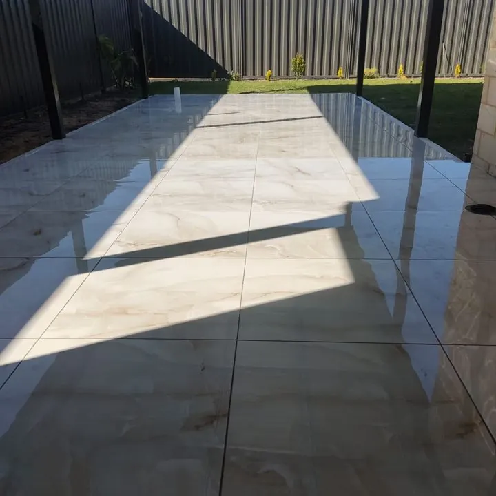 Alfresco in polished large-format tiles